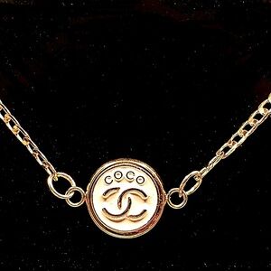 Gold-Plated Necklace w/White Pendant& Lobster Claw closure-Please see pictures